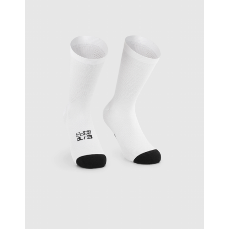 Calcetines Assos Endurance S11 blancos para ciclismo, tejido técnico transpirable y ajuste ergonómico profesional.