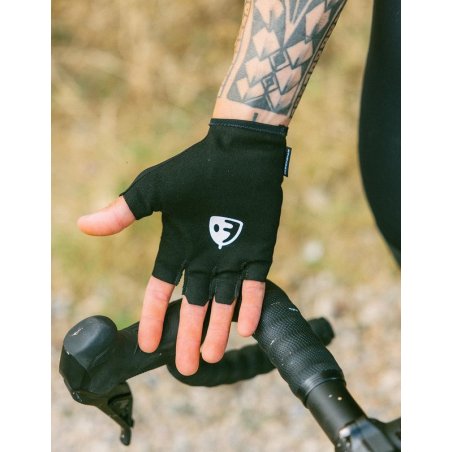 GUANTE CORTO ETXEONDO NEKU NEGRO