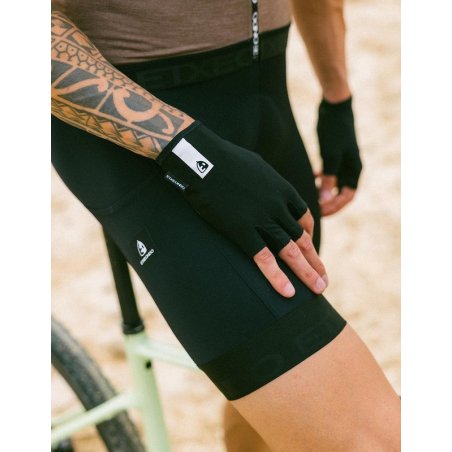 GUANTE CORTO ETXEONDO NEKU NEGRO