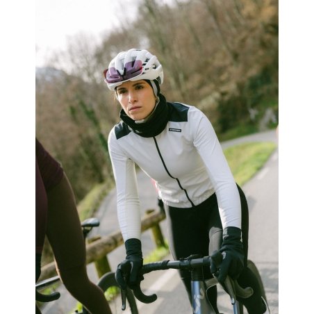 CHAQUETA ETXEONDO DENA FEM GORE TEX BLANCO ROTO NEGRO