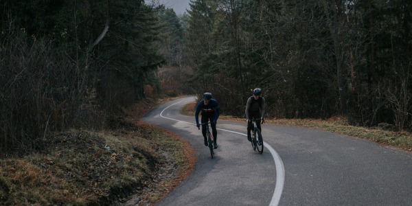 SRAM AXS vs Shimano DI2: ¿Qué grupo electrónico de carretera conviene más?